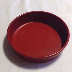 Curtis stone  8 1/2 inch round cake pan